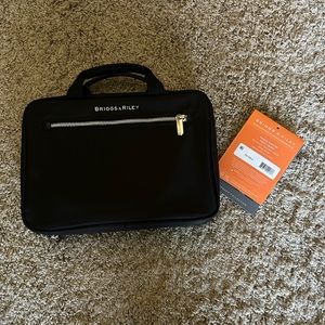 Briggs and Riley travel hanging toiletry kit - black - brand new
